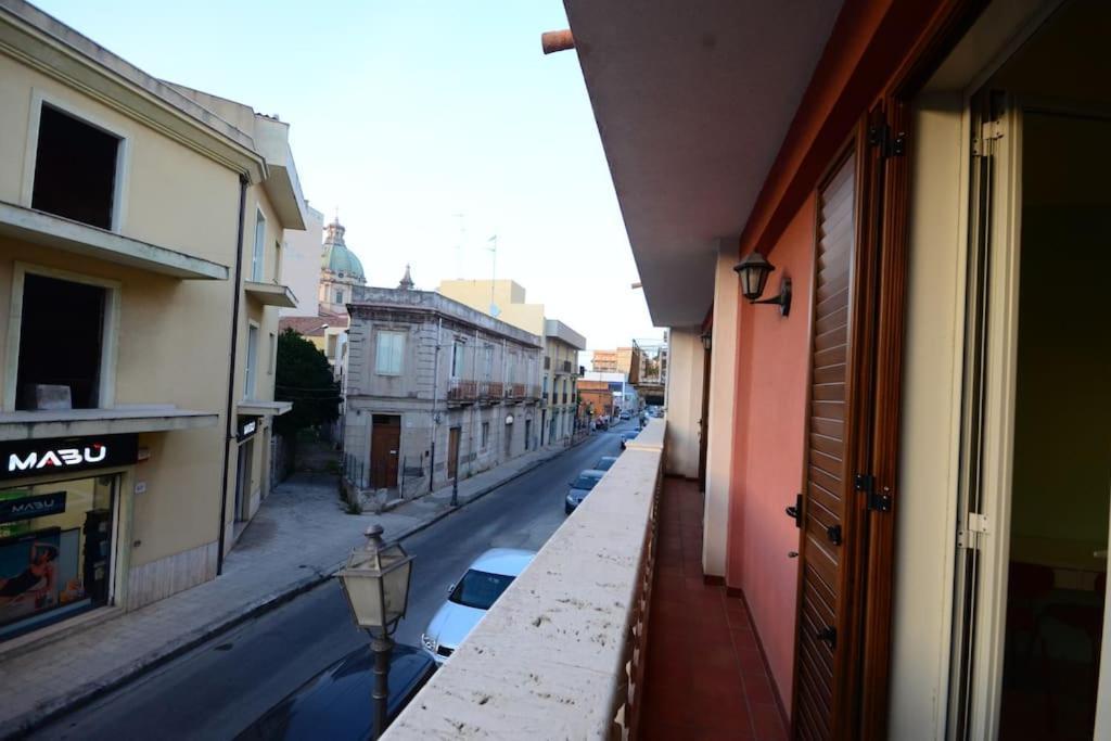 Casa Vacanza Donna Laura Barcellona-Pozzo di Gotto Kültér fotó