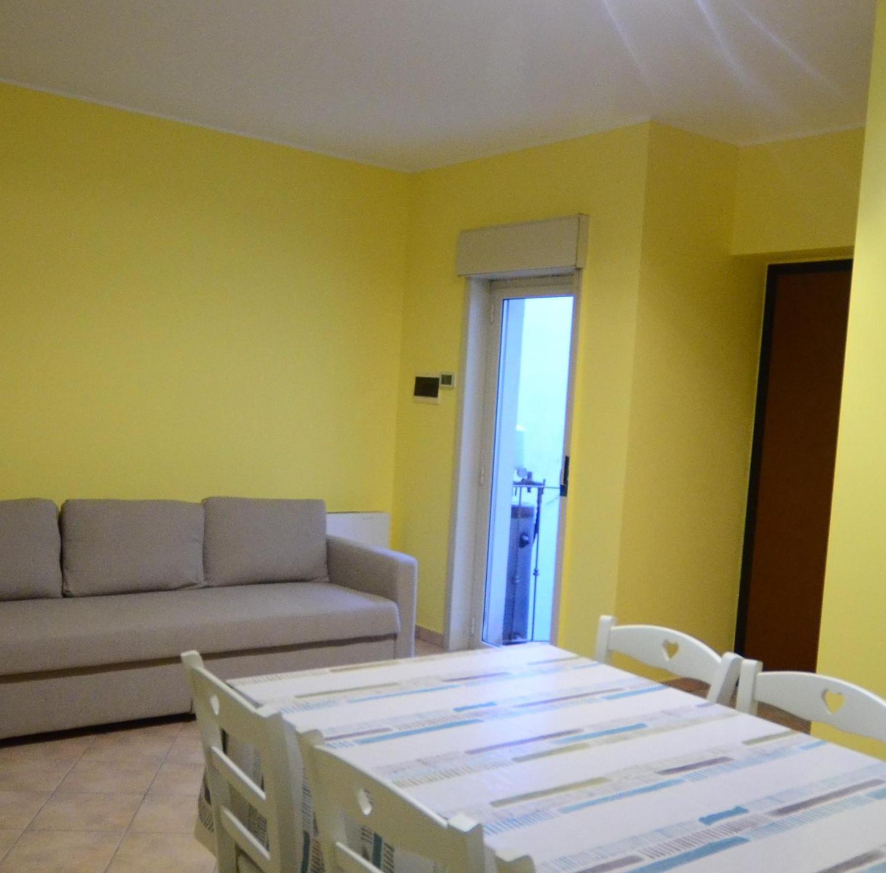 Casa Vacanza Donna Laura Barcellona-Pozzo di Gotto Kültér fotó
